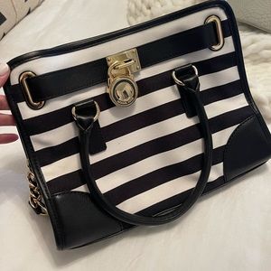 Excellent condition Micheal Kors purse